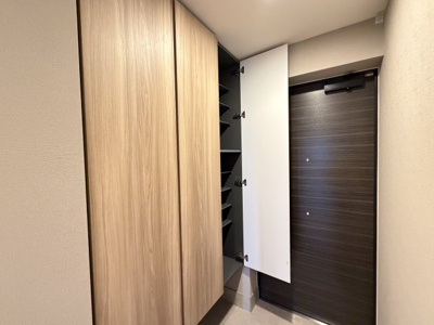 【玄関】 | モンドミオ沖縄リゾートライカムヒルズ | 収納豊富なシューズボックス♪