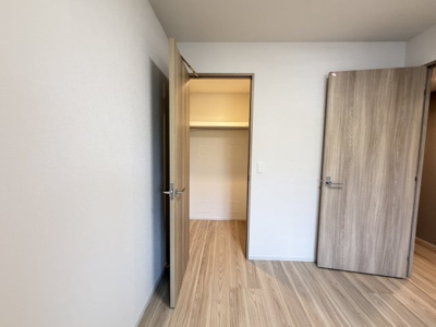 【洋室】 | モンドミオ沖縄リゾートライカムヒルズ | 洋室6帖＋WIC付き♪