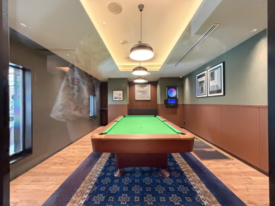 【ロビー】 | モンドミオ沖縄リゾートライカムヒルズ | BBQテラス、ゴルフラウンジ、マスターラウンジ、プレイラウンジ、オーナーズラウンジ＆ゲストラウンジなど多彩な共用施設がございます♪