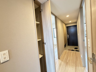 【内装】 | モンドミオ沖縄リゾートライカムヒルズ | 廊下にも収納付き♪