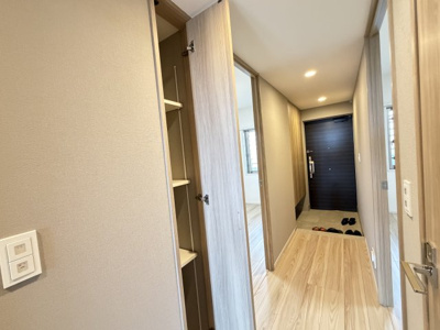 【内装】 | モンドミオ沖縄リゾートライカムヒルズ | 廊下にも収納付き♪