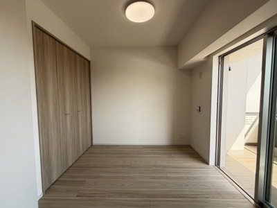 【洋室】 | モンドミオ沖縄リゾートライカムヒルズ | 洋室4.5帖＋CL付き♪LDKとの仕切りを開けたら17.6帖♪