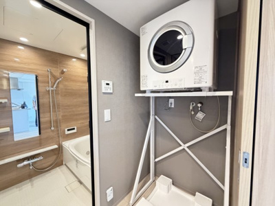 【脱衣所】 | モンドミオ沖縄リゾートライカムヒルズ | ガス衣類乾燥機標準装備♪