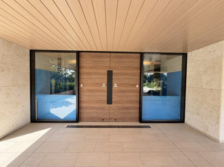 【エントランス】 | モンドミオ沖縄リゾートライカムヒルズ | ホテルのようなエントランス入口♪