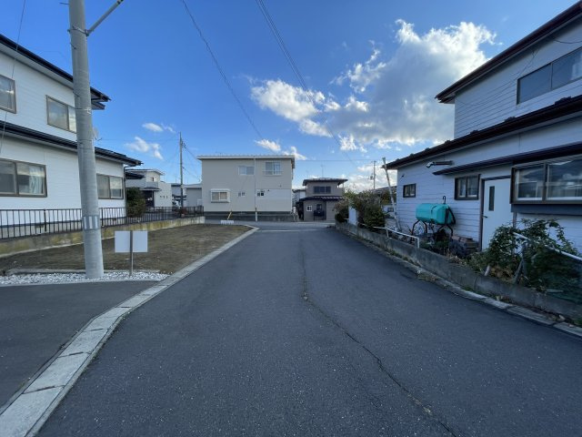 八戸市大字白銀町字栗沢道の前面道路含む現地写真