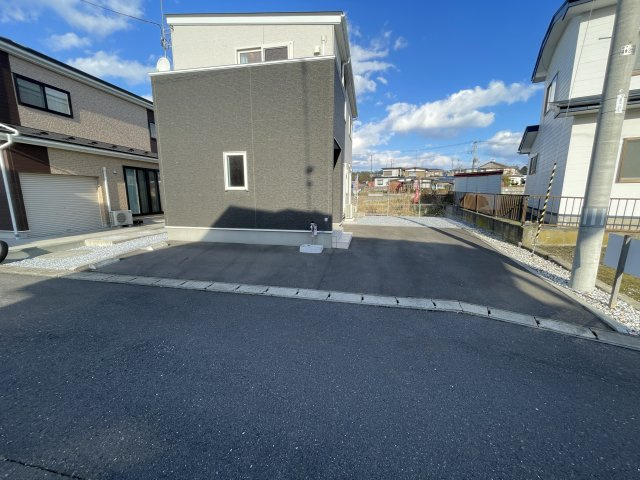 八戸市大字白銀町字栗沢道の駐車場