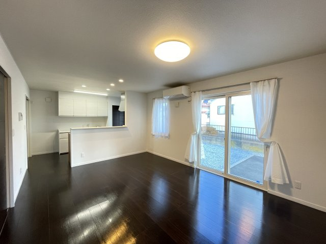 八戸市大字白銀町字栗沢道の居間・リビング