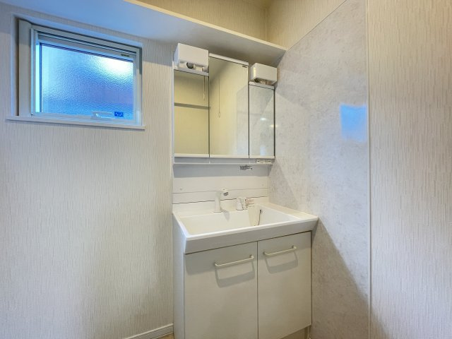 八戸市大字白銀町字栗沢道の独立洗面台