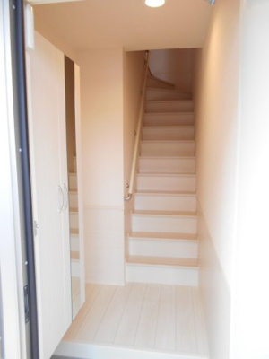 【玄関】 | shoushou惣 | 同棟別部屋の写真です