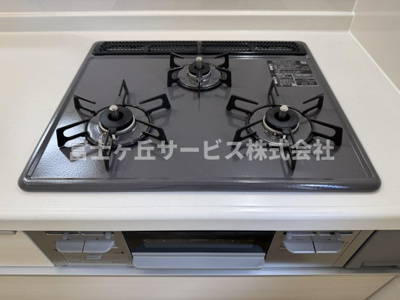 【その他】 | 焼津市塩津 3期 新築一戸建て B号棟 | 3口コンロがあります