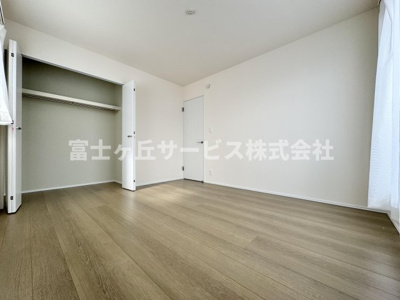 【寝室】 | 焼津市塩津 3期 新築一戸建て B号棟 | 落ち着いて過ごせる寝室です