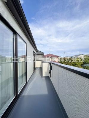 【バルコニー】 | 焼津市塩津 3期 新築一戸建て B号棟 | 陽当たり良好なバルコニーです