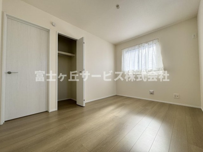 【子供部屋】 | 焼津市塩津 3期 新築一戸建て B号棟 | 子供部屋としても使える洋室です