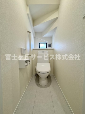 【トイレ】 | 焼津市塩津 3期 新築一戸建て B号棟 | 1Fトイレです
2Fにも同タイプのトイレがあります