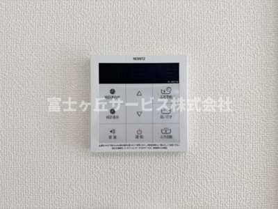 【発電・温水設備】 | 焼津市塩津 3期 新築一戸建て B号棟 | リビングからも操作ができて便利です
