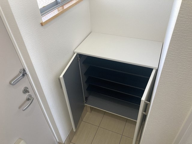 ラムール下三条の玄関|玄関にはシューズＢＯＸも有ります