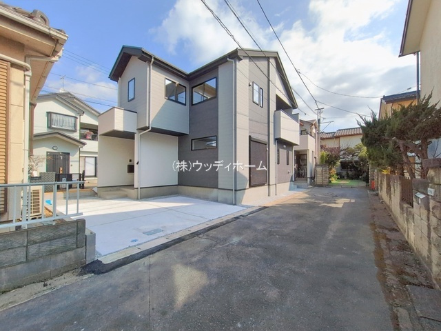 春日部市大場4期　新築一戸建ての前面道路含む現地写真