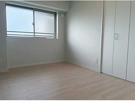 ローレルコート楽々園の洋室