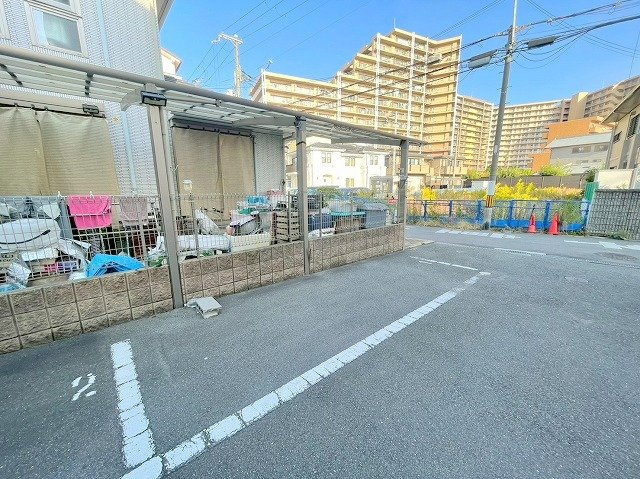 フォーシーズンの駐車場