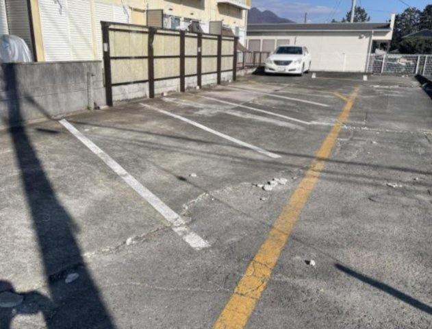 パナハイツスズキの駐車場