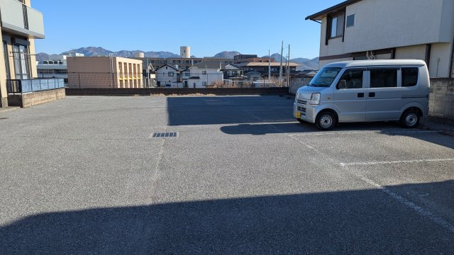 ビューパレーCの駐車場