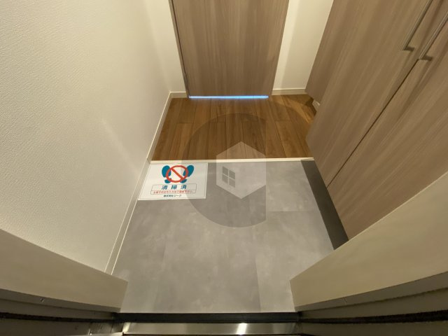 東大阪市岸田堂南町のアパートの玄関