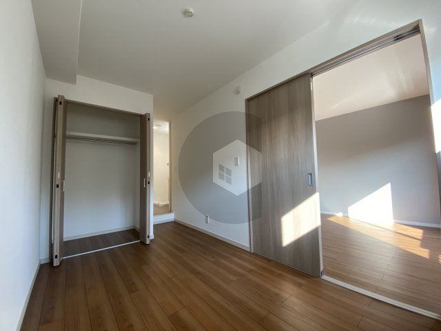 東大阪市岸田堂南町のアパートの洋室