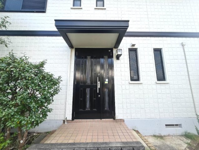 大網白里市南横川　中古戸建の玄関|内装リフォーム済み令和5年10月リビング約20帖 軽量鉄骨造４LDK 上下水 システムキッチン