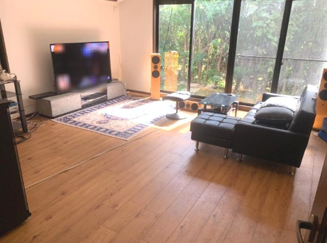 大網白里市南横川　中古戸建の居間・リビング|内装リフォーム済み令和5年10月リビング約20帖 軽量鉄骨造４LDK 上下水 システムキッチン