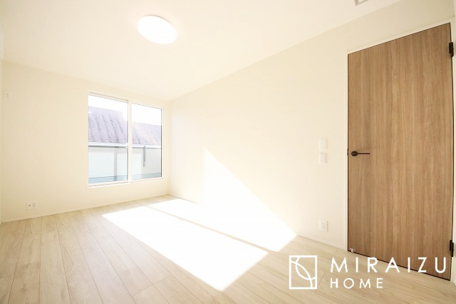 【その他】 | お掃除もしやすい大き目のシンクです。耐熱性・耐久性・対磨耗性が高いというメリットがございます。お掃除が苦手な方でもいつでも綺麗に楽にメンテナンスが可能です。