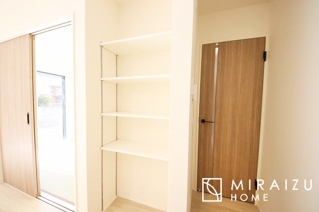 【周辺】 | 居心地の良さそうなリラックスできる空間。独立性のある建物ですので、ご自分の時間を大切にしたご家族様にぴったりです！