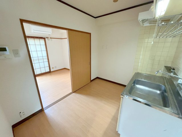 フローライト豊里1の居間・リビング