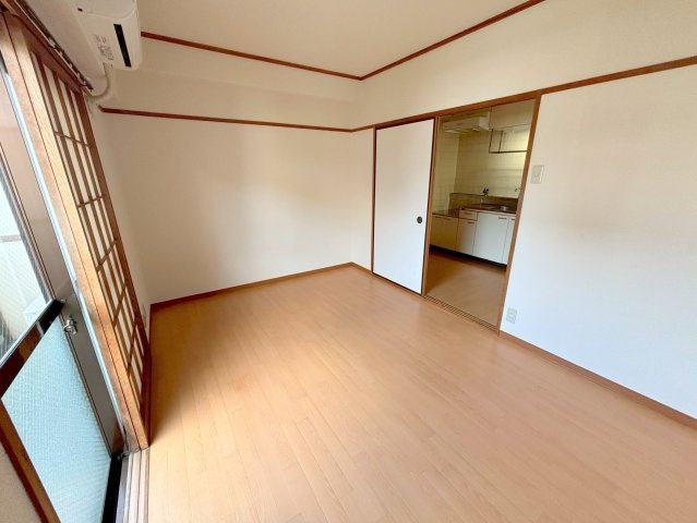 フローライト豊里1の内装