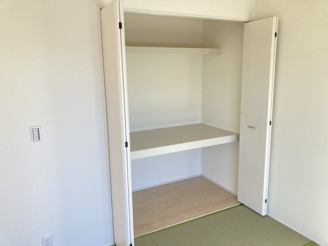リーブルガーデンS富岡市下高瀬第１　9号棟の収納|和室収納も充実しています。