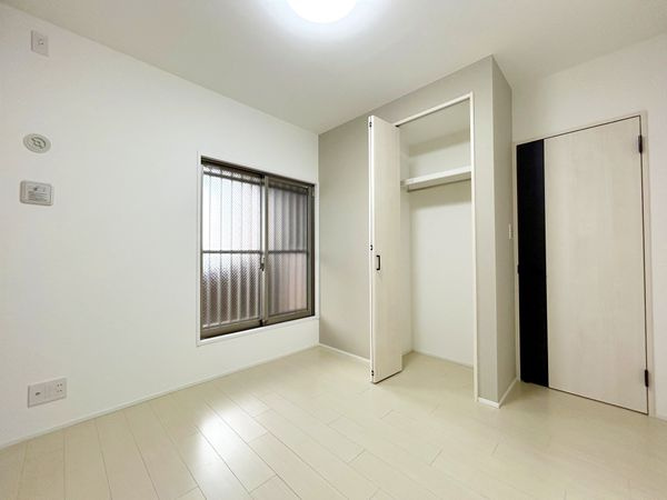 クレアヒルズ千里津雲台の洋室|コンパクトで使いやすい洋室です