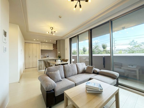 クレアヒルズ千里津雲台の居間・リビング|ゆったりとしたリビングです