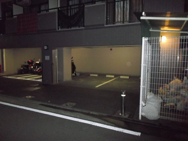 横浜市南区日枝町３丁目の駐車場の駐車場