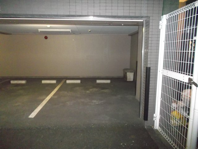 横浜市南区日枝町３丁目の駐車場の駐車場