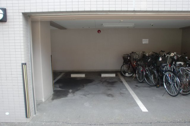 横浜市南区日枝町３丁目の駐車場の駐車場