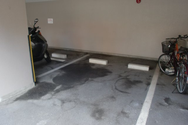 横浜市南区日枝町３丁目の駐車場の駐車場