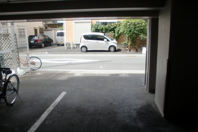 横浜市南区日枝町３丁目の駐車場の駐車場