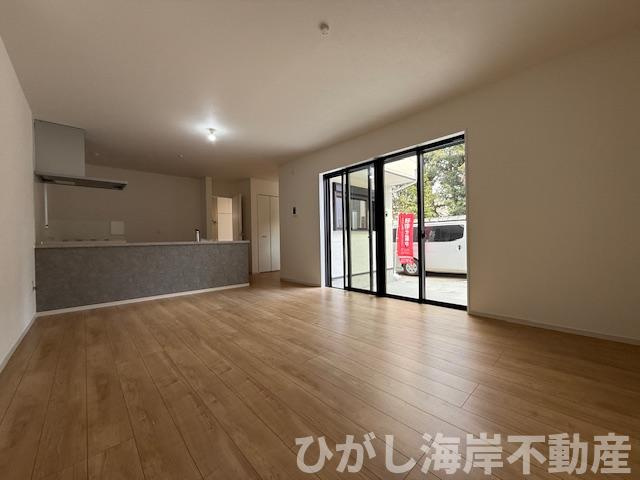 茅ヶ崎市高田1丁目　新築戸建　全４棟の居間・リビング|21.1帖　床暖房付LDK