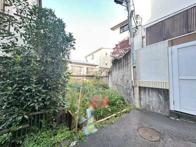 渋谷区恵比寿2丁目　建築条件無し売地の前面道路含む現地写真|2025.11.07撮影

現地ご見学希望・資料請求などお気軽にお問い合わせ下さい！
03-5990-5201