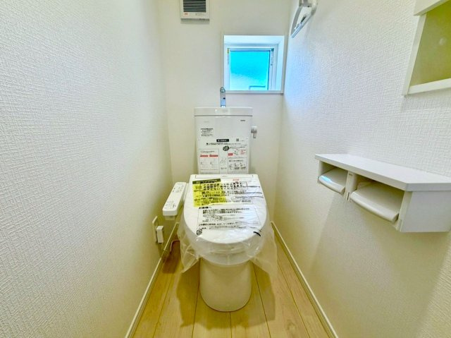 (同仕様写真)玄関には、大型のシューズ収納を設置しています。