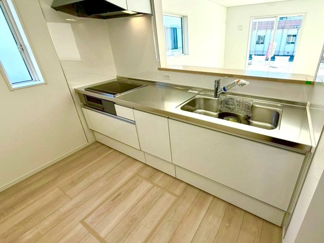 (同仕様写真)暖房換気乾燥機付き。
浴槽は、高断熱浴槽を使用しています。