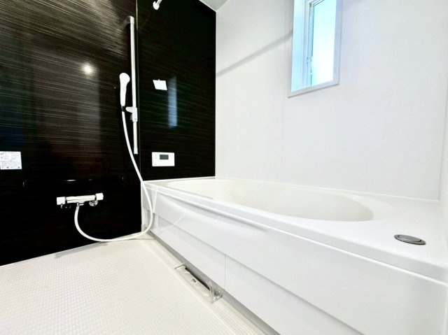 (同仕様写真)畳は次世代畳として注目されるダイヤロン畳。退色しにくい上、ダニやカビの発生も抑えます。