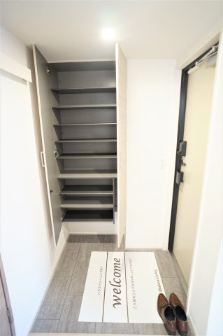 習志野市谷津７丁目のアパートの玄関