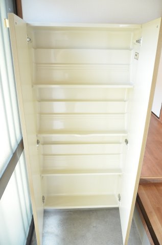 高光アパートの設備|シューズボックス