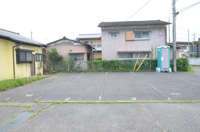 高光アパートの駐車場