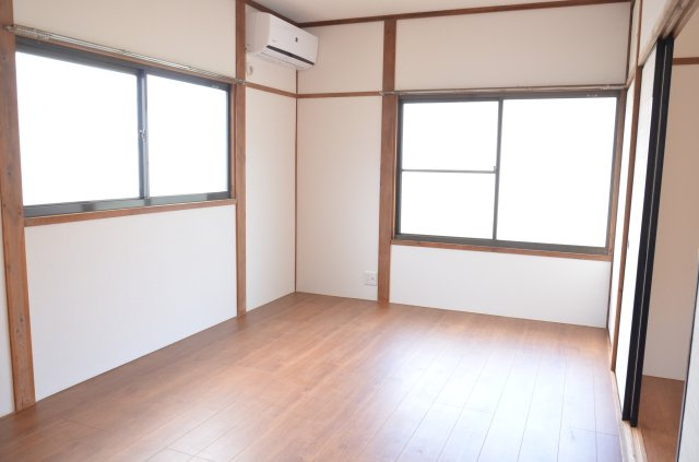 高光アパートの居間・リビング